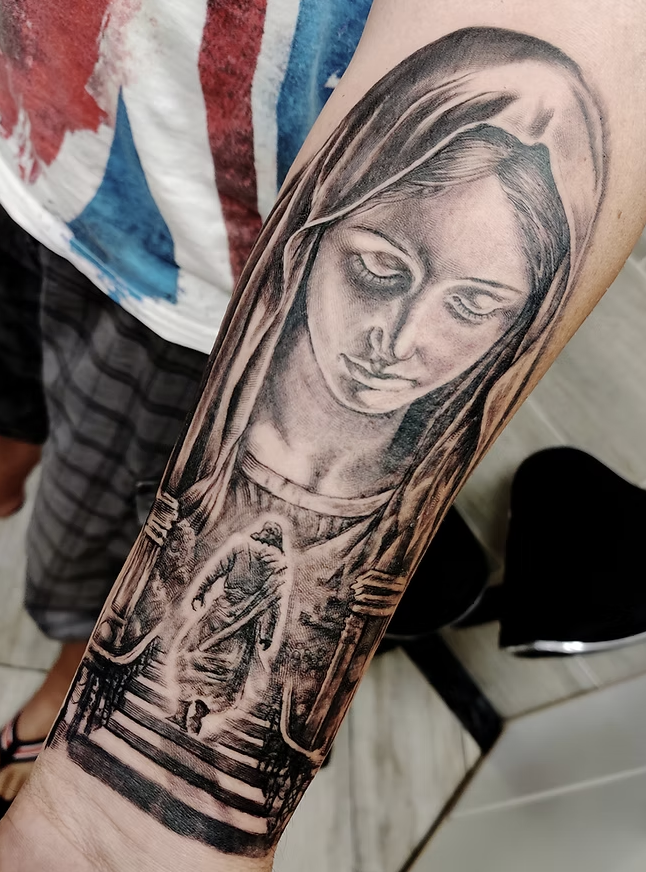 Religiöse Tattoos: Zwischen Spiritualität und Symbolik zur Weihnachtszeit